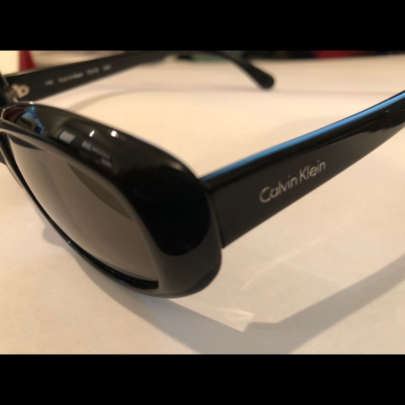calvin klein oval sunglasses